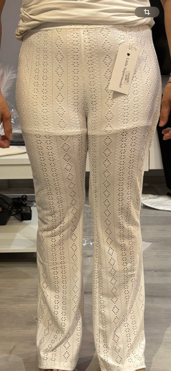 Pantalón blanco calado estilo boho “Little Supermodel”